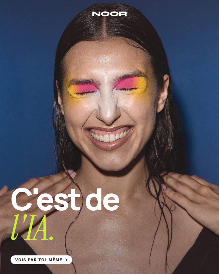 C'est de l'IA — colour block rose et jaune sur fond cobalt